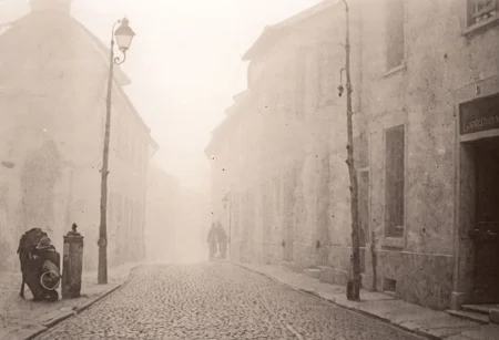 lith_agfabrovira_BS111, a foggy street somewhere in europe, hard shadow