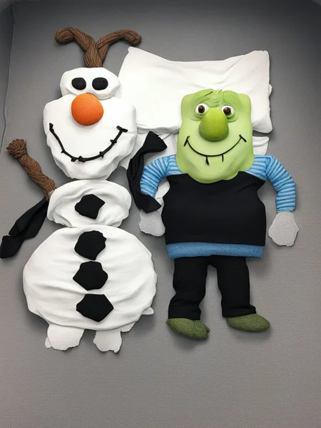 Shrek and Olaf on a frozen field LaundryArt <lora:LaundryArt_LoRA_r16:1.0>