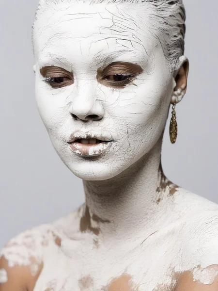 <lora:SDXL_plaster_Test_Sa_May:1.0> white old plaster of part at the afro woman's