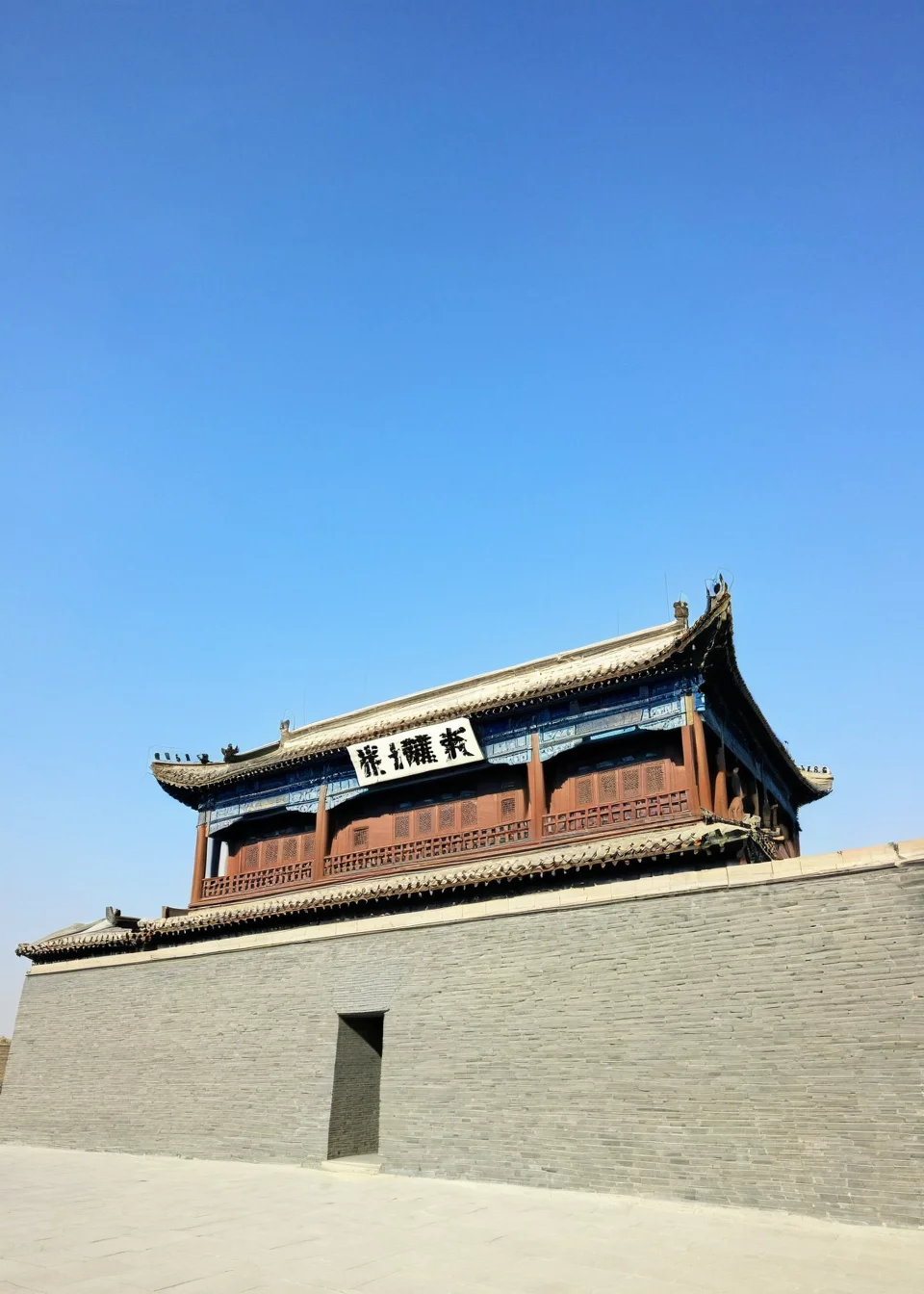 <lora:å±±æµ·å³:1>,Shanhai Pass,sky,scenery,desert,blue sky,outdoors,day,no humans,architecture,east asian architecture,building,, masterpiece, best quality,