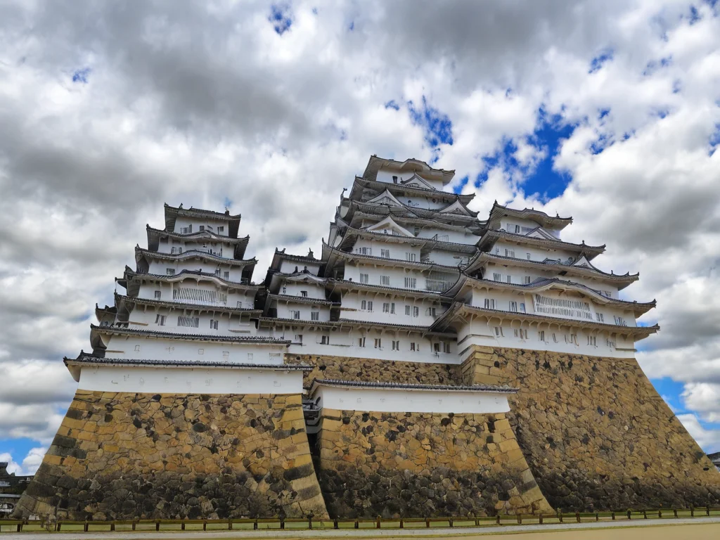 <lora:himeji_castle_AB_XL:1>,himeji castle,
