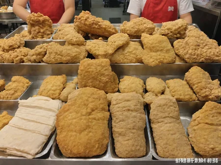 fried chicken, vegetables, tempura, hot dog, potato, pastry,buffet,A street food , set up along a bustling sidewalk. She is actively preparing or serving food, her appearance reflecting both professionalism and beauty. The colorful and inviting stall displays a variety of local delicacies. Steam or smoke rises from the cooking equipment, adding to the ambiance. The background captures the lively street scene with pedestrians showing interest in the food. The scene should be as realistic as a high-resolution photograph, with natural lighting that highlights the vibrant colors and textures of the food, the authenticity of the street setting, and the allure of the vendor,   <lora:t9m:0.75>,night market, <lora:g8:0.6>
