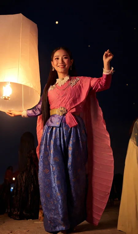 masterpiece, realistic,
1girl, thai girl, solo, very long hair, <lora:SDXL_BTT_CHONGKABEN SABAI_v01C:0.8> thai clothes, smile, full body,
outdoors, too many yipeng on sky, night, dark night, (yipeng:1.4), flying yipeng in the sky at night time,
<lora:LCMTurboMix_Euler_A_fix:1> <lora:SDXL_BTT_YIPENG_V01:1.0>