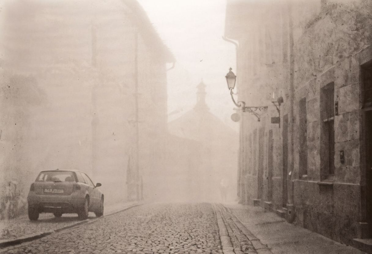 lith_agfabrovira_BS111, a foggy street somewhere in europe, hard shadow