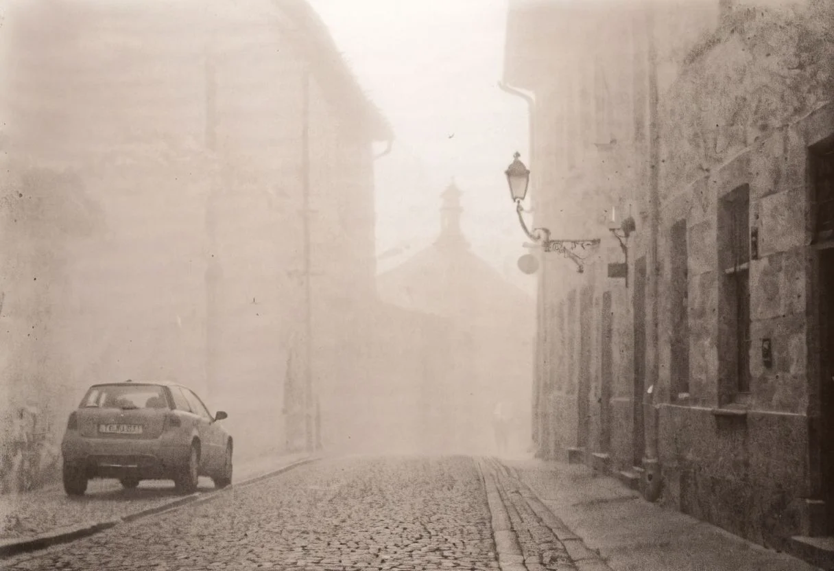 lith_agfabrovira_BS111, a foggy street somewhere in europe, hard shadow