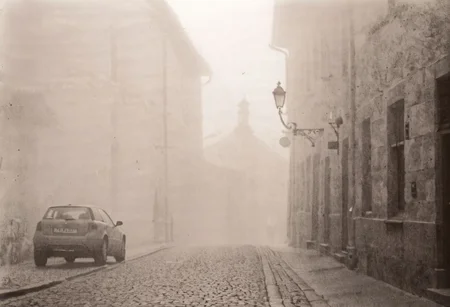 lith_agfabrovira_BS111, a foggy street somewhere in europe, hard shadow