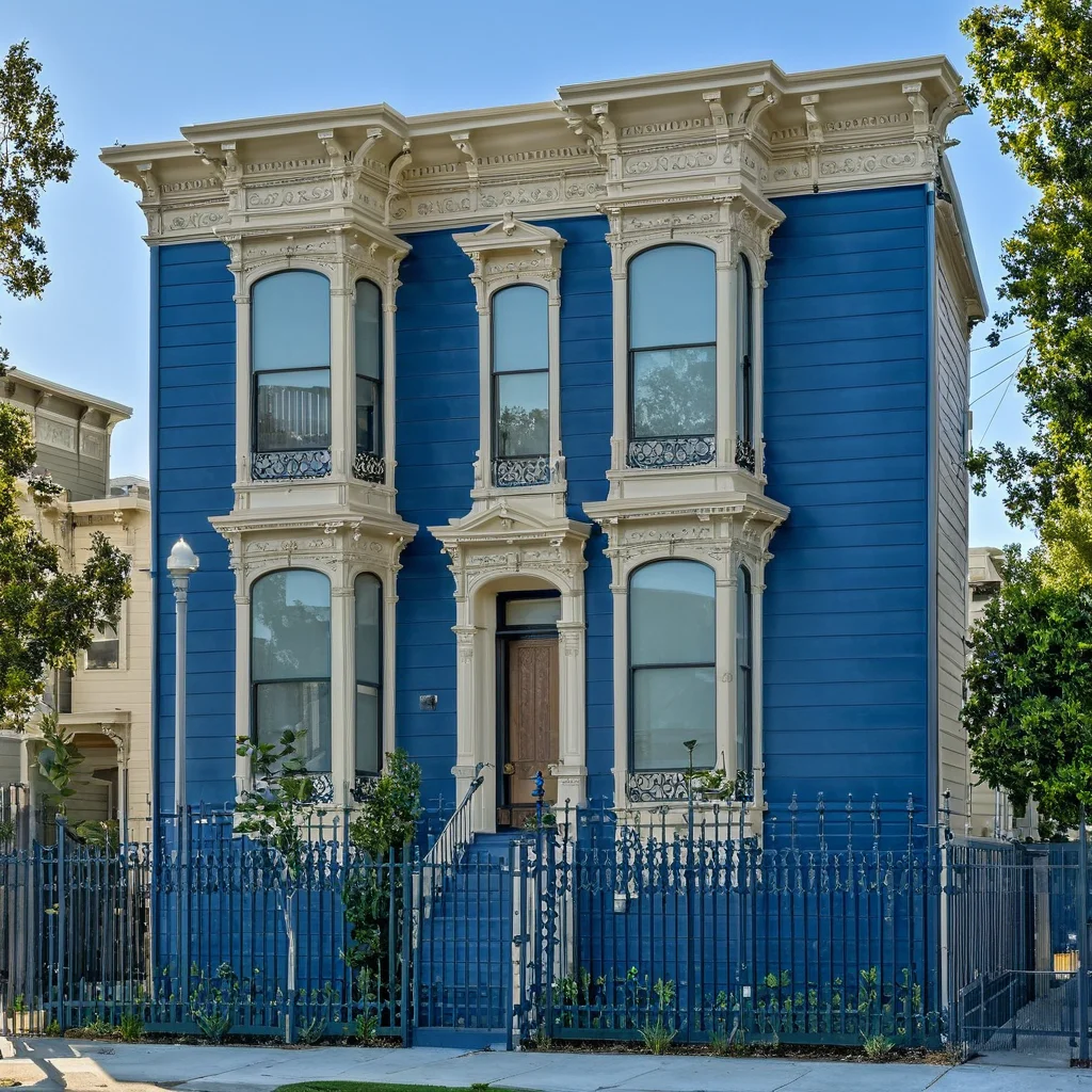 <lora:Victorian_house_SDXL_v2:1> v1ct0r14n, early morning, Italianate, architecture, sharp,duplex, detailed, 8K, f2.4, tree, metal fence, 3houses, simple, tall, (plant:0.2), blue siding, cream trim