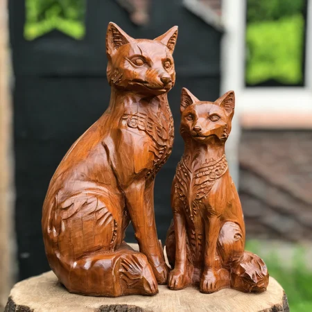 sitting fox with child of Woodcarving,
(drop shadow:1.1),ring bokeh,black room,blurry background,,(simple background:1.3)
<lora:Woodcarving:1>
raw photo,film photo,film grain,