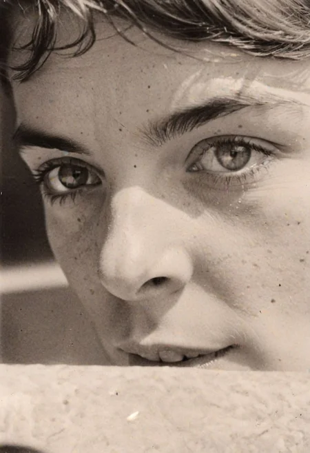 lith_Agfa_Brovira_Satino_BW122, instagram photo, portrait photo of 26 y.o french woman, perfect detailed eyes, natural skin, hard shadows, film grain