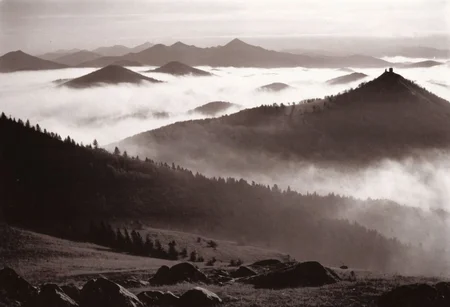 lith_argenta_bromBN1W, a foggy mountain, hard shadow