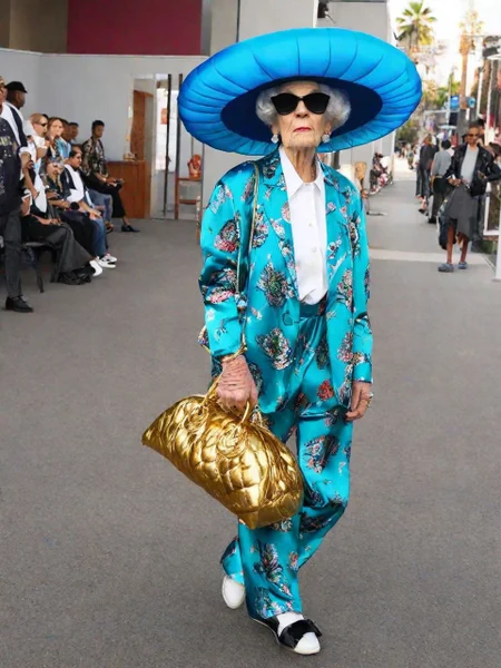 Gansta Grandma WeirdOutfit style <lora:sdxl-WeirdOutfit-Dreambooh:0.8>