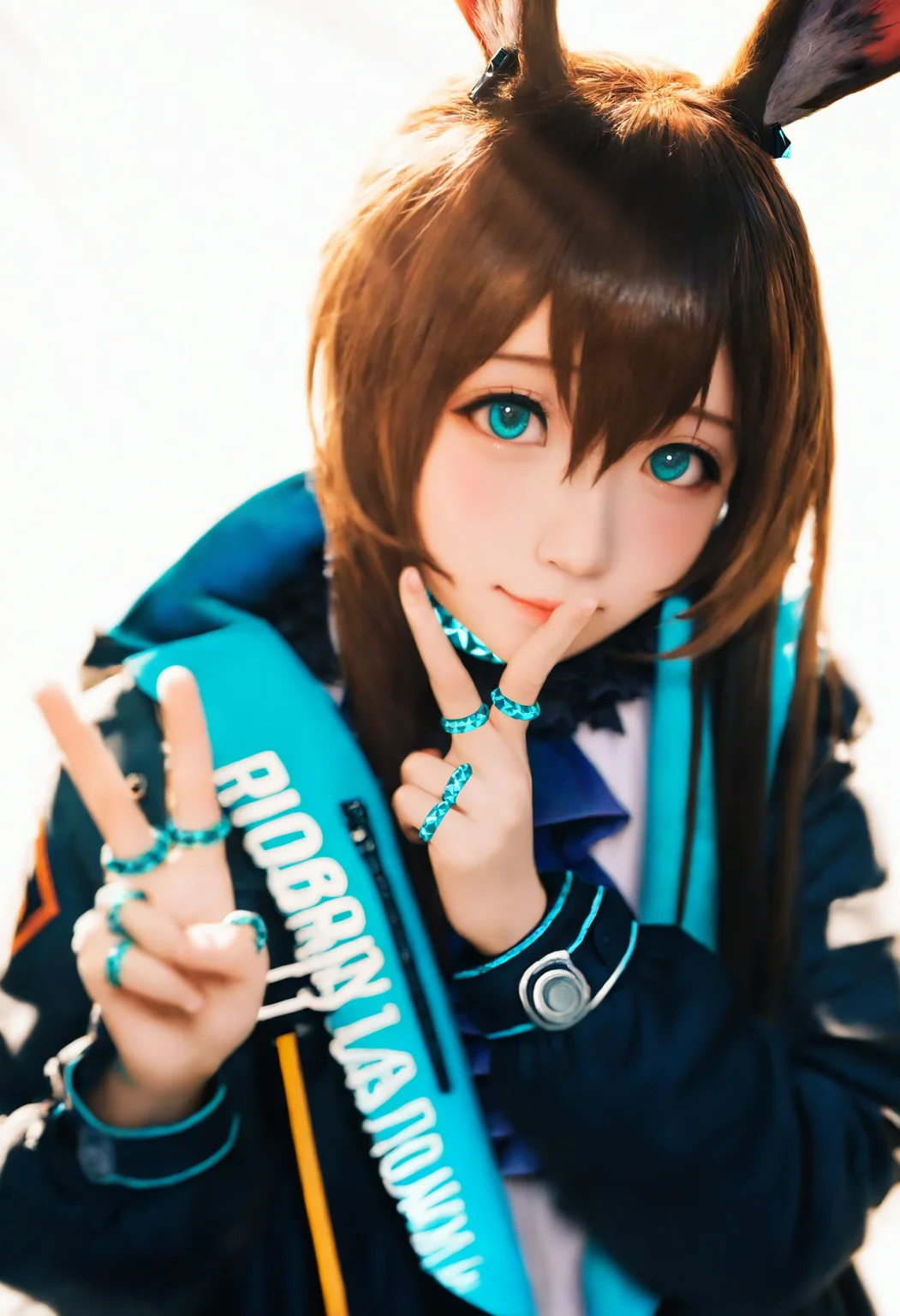 1girl, amiya \(arknights\),
shadow, light rays, close-up
arknights, animal ear fluff, animal ears, aqua eyes, aqua hoodie, brown hair, closed mouth, hair between eyes, hood, hoodie, light blush, long hair, looking at viewer, multicolored clothes, multicolored hoodie, rabbit ears, rabbit girl, shirt, simple background, solo, upper body, v, white background, white shirt
sunlight, colorful, (best shadow:1.2100000000000002), golden hour lighting, (Depth of field:1.2100000000000002), beautiful detailed glow, cosplay, sunbeam, very awa hime \(style\), long sleeves, sunlight,
masterpiece, masterpiece, best quality, newest, cosplay photo, highres, absurdres