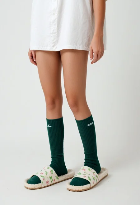 ((scksnsndls)), 1girl, solo, simple_background, white_background, standing, green_socks, full_body, slippers