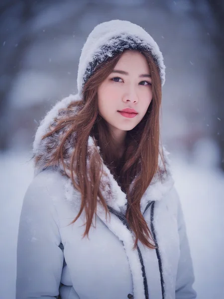 <lora:sd_xl_turbo_lora_v1-64dim:1>1 girl, snow