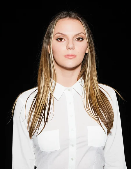 Dafne Keen a woman with long brown hair with blonde highlights wearing a white shirt against a black background. <lora:Dafne_Keen:1.4> <lora:dmd2-sdxl-4step:1>
