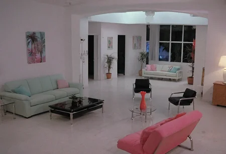 MiamiVice, indoors